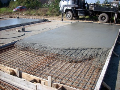 Поставка бетона миксером, бетононасосом
