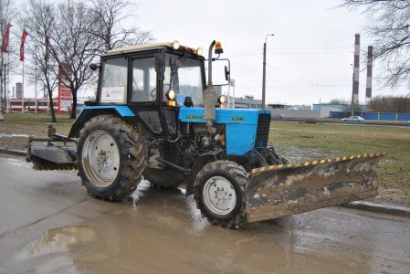 Услуги трактора с ковшом	 FOTON LOVOL Foton TD824 в Осе
