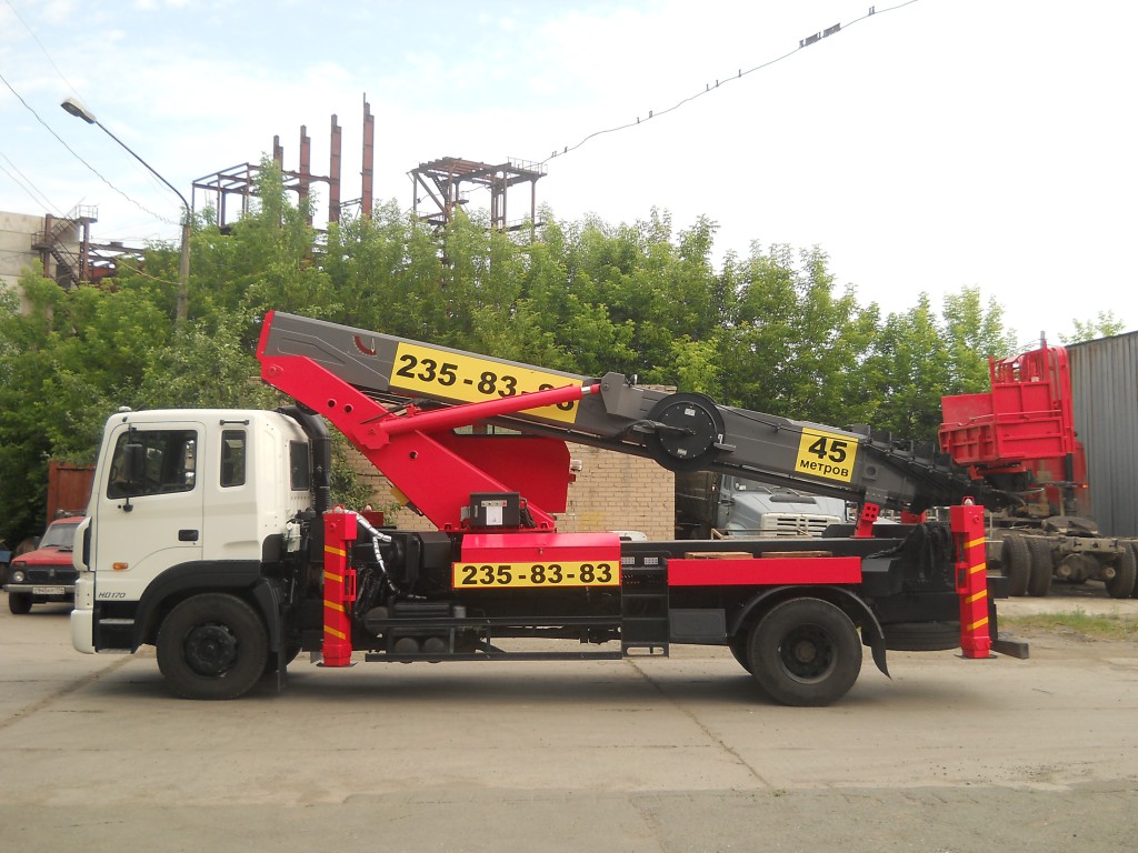 автовышка 22 метра hino aichi sk22a. агп телескопическая 22 метра высота подъема. автовышка с люлькой 10-15 метров марки sk099. мицубиси телескопические автовышки. Tadano at-150 te.