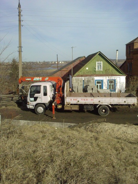 Услуги манипулятора во владимире. Низкорамный манипулятор Hino стрела 7 тонн