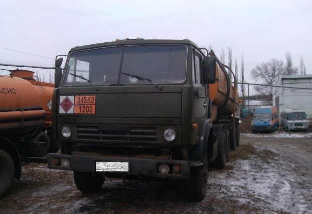 Камаз воронежская область. КАМАЗ 5410 топливозаправщик. КАМАЗ 5410 военный бензовоз. КАМАЗ 5410 Воронеж. КАМАЗ топливозаправщик шоссейный.