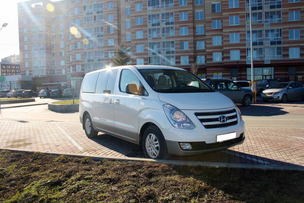 Водитель минивэна екатеринбург. Hyundai h-1 7 мест. Хендай минивэн 7. Хендай микроавтобус 7 местный. Хендай 7 пассажир.