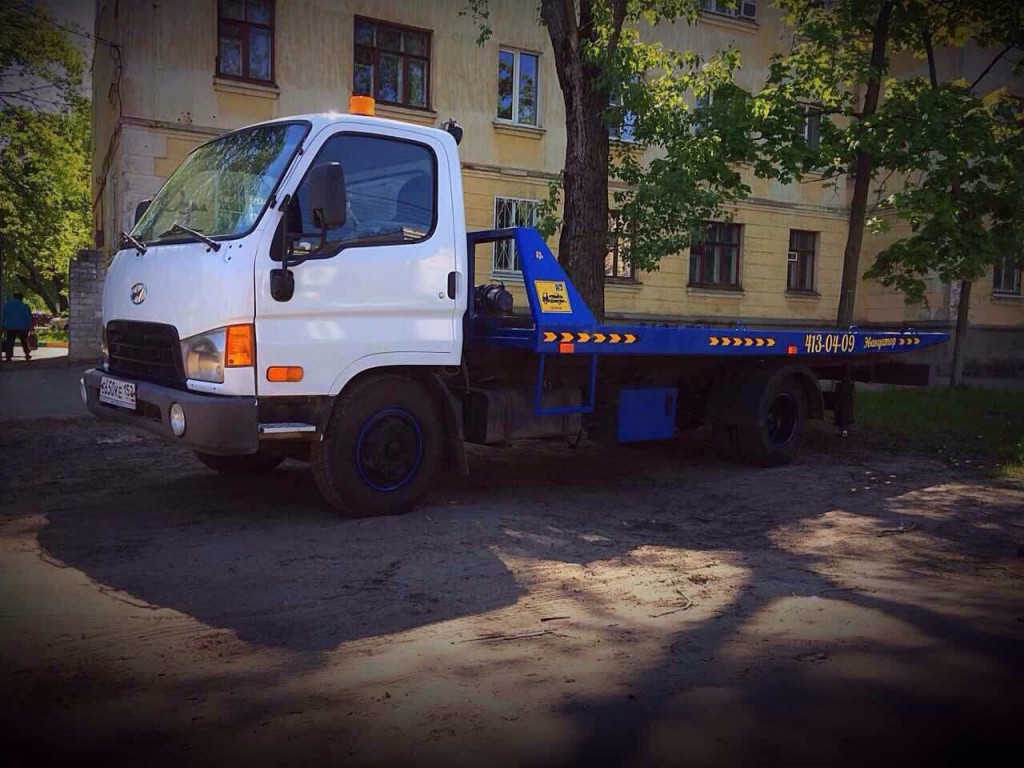 Эвакуатор нижний новгород. Нижегородский паркинг эвакуатор желтый.