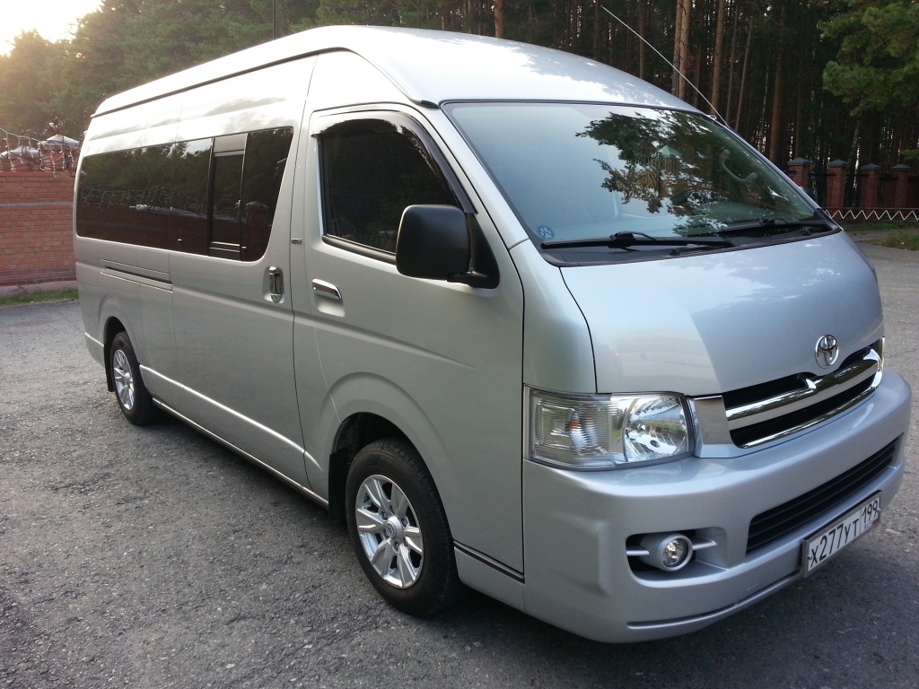 Бу тюмень. Toyota Hiace (11). Тойота Хайс 11 мест. Тойота минивэны 11 мест. Тойота Ниасе н 10 микроавтобус.