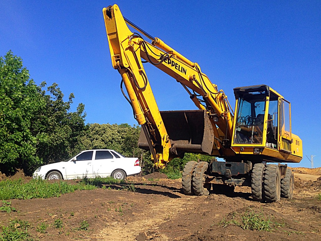 Частный экскаватор. Hyundai r220lc-9s lr. Экскаватор terex tc-16 (резиновые гусеницы). Грузоподъемность мини экскаватора. Мини экскаватор в работе видео.