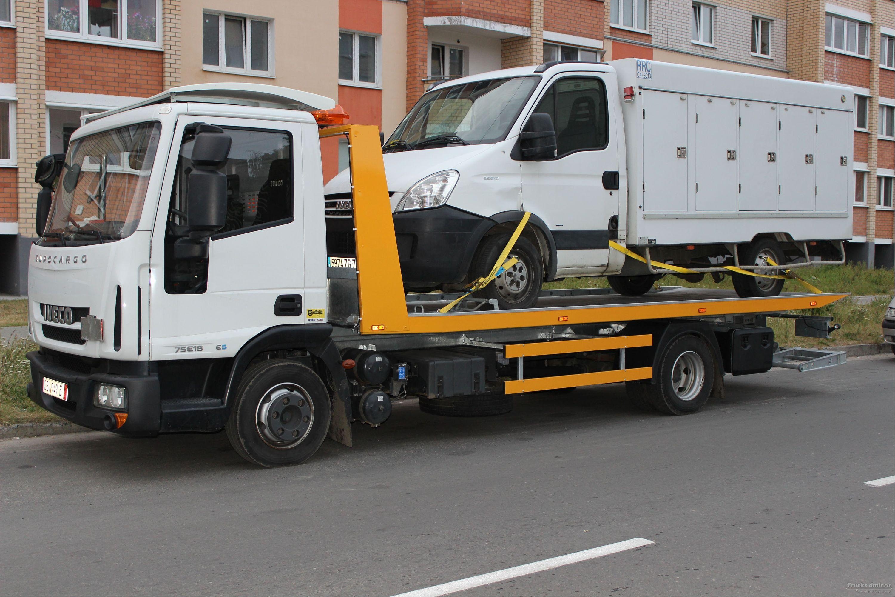 Вызвать эвакуатор месту. Iveco EUROCARGO эвакуатор. Ивеко эвакуатор 2006. Эвакуатор коммерческого транспорта. Эвакуатор фото.