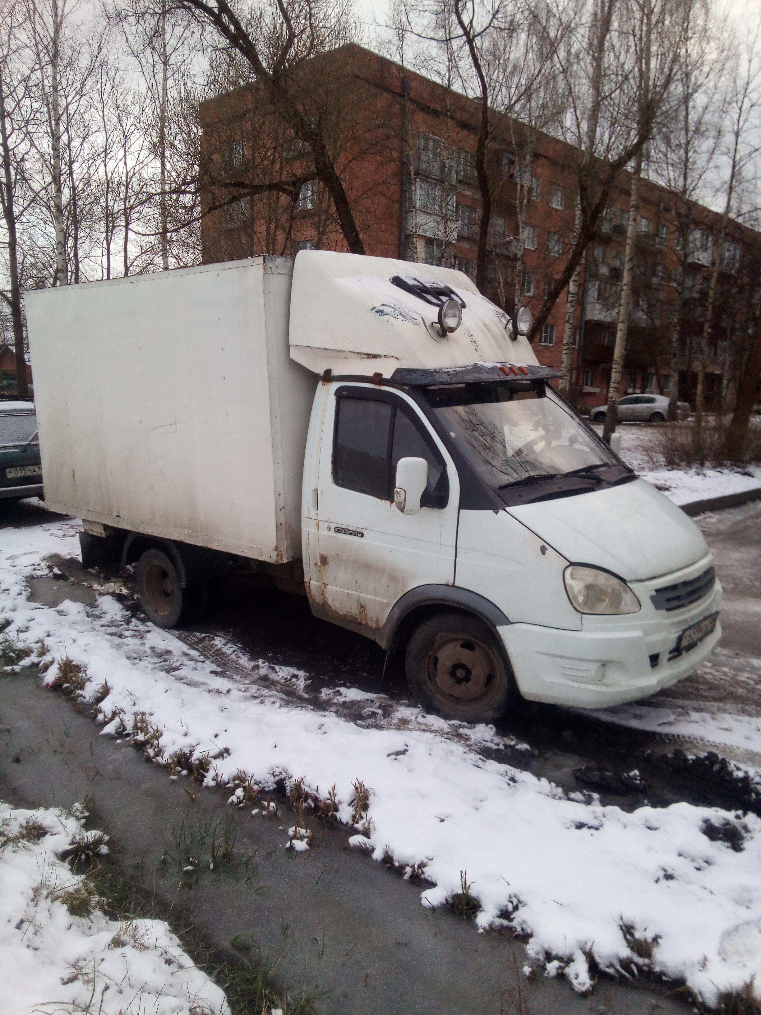 Перевозка мебели в петергофе