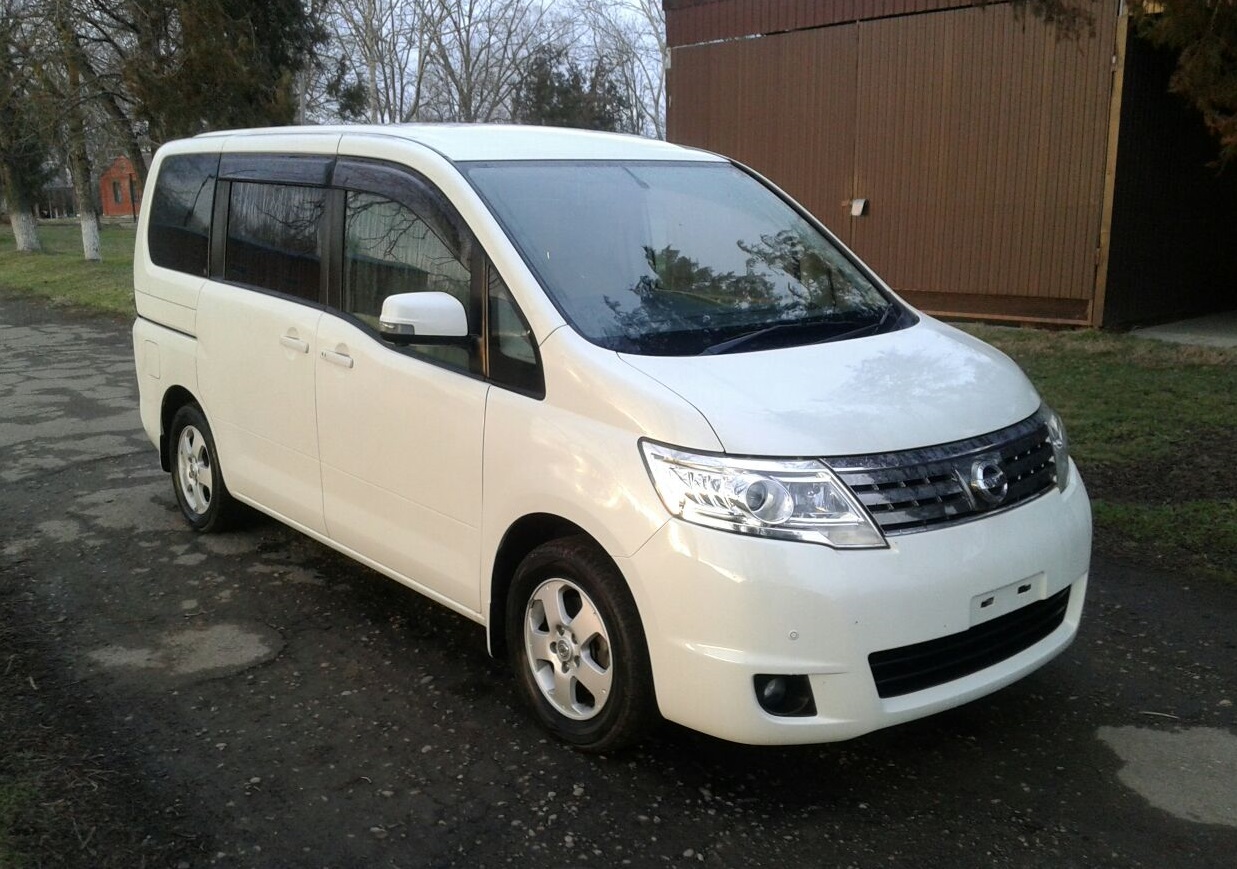 Микроавтобус купить краснодарский. Nissan Serena 2010. Ниссан Серена 7 мест. Микра автобус Ниссан Серена. Serena c25 2010.