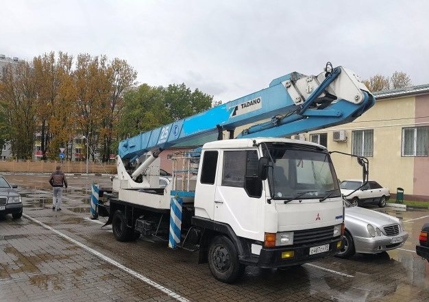 Компактные автовышки. Вышка с люлькой. Коленчатая вышка 22 метра. Автовышка socage da 324. Автовышка калининград.