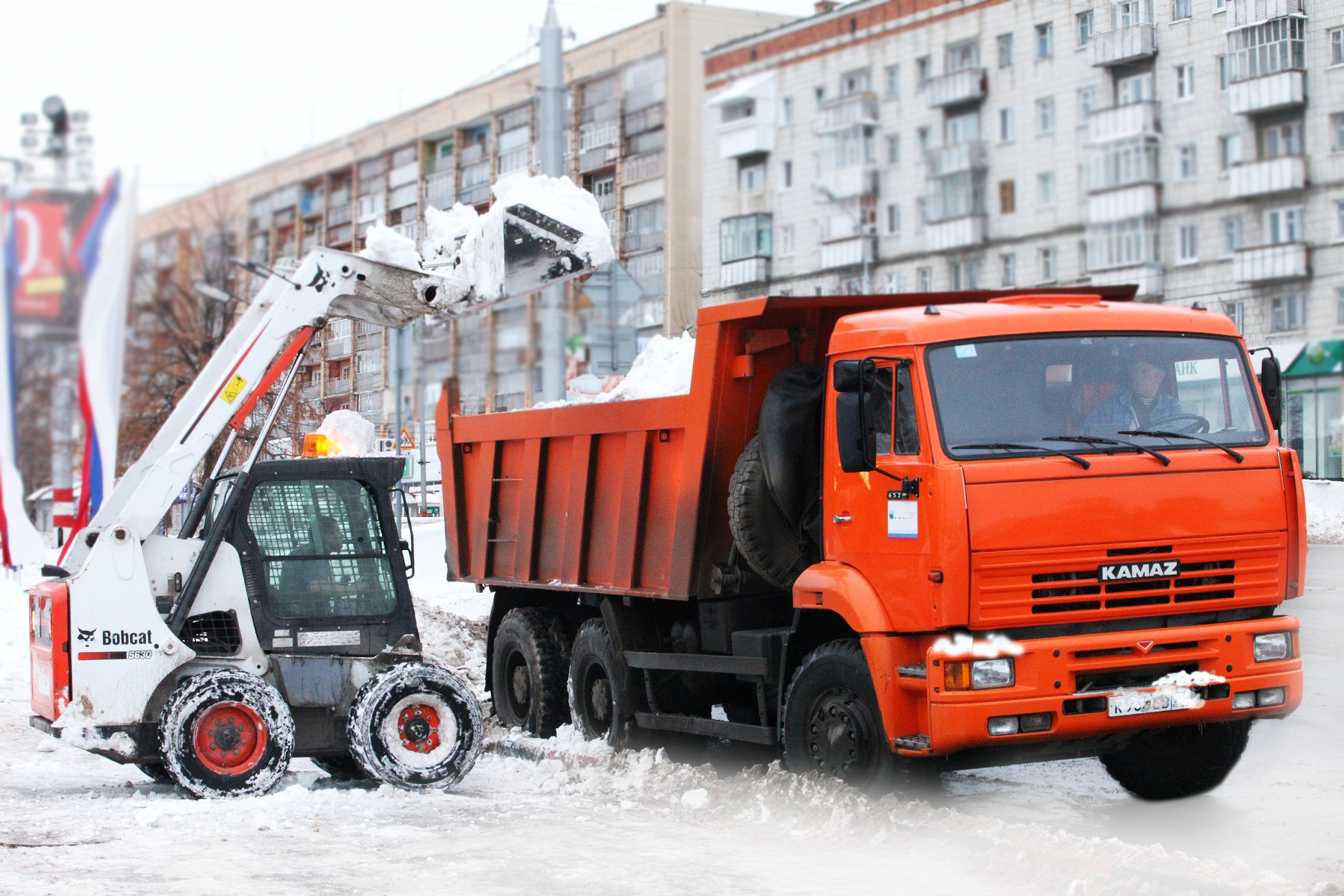 Фото погрузчик и камаз