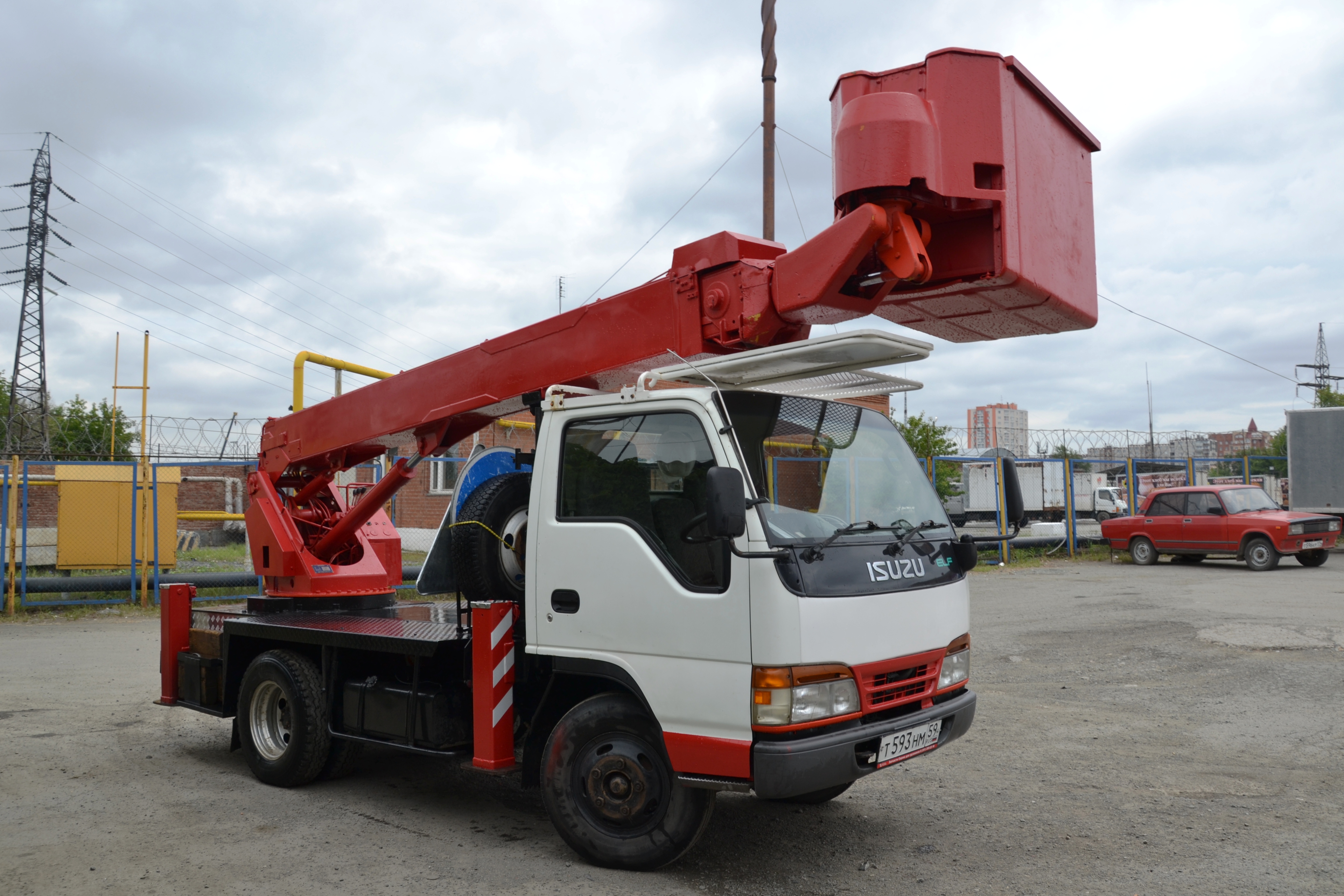 Аренда автовышки. Isuzu автовышка 15 метров. Исузу автовышка 16 м. Автовышка Isuzu 18 метров. Автовышка Исузу Эльф 15 метров.