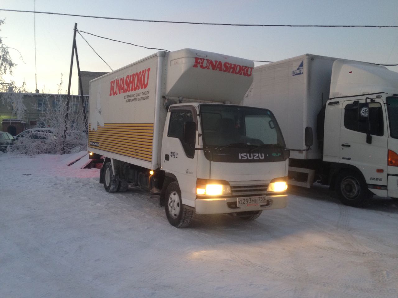 Реф новосибирск. Isuzu Elf 1988. Isuzu Новосибирск. Грузовичков Новосибирске. Фургоны в Новосибирске Новосибирск.