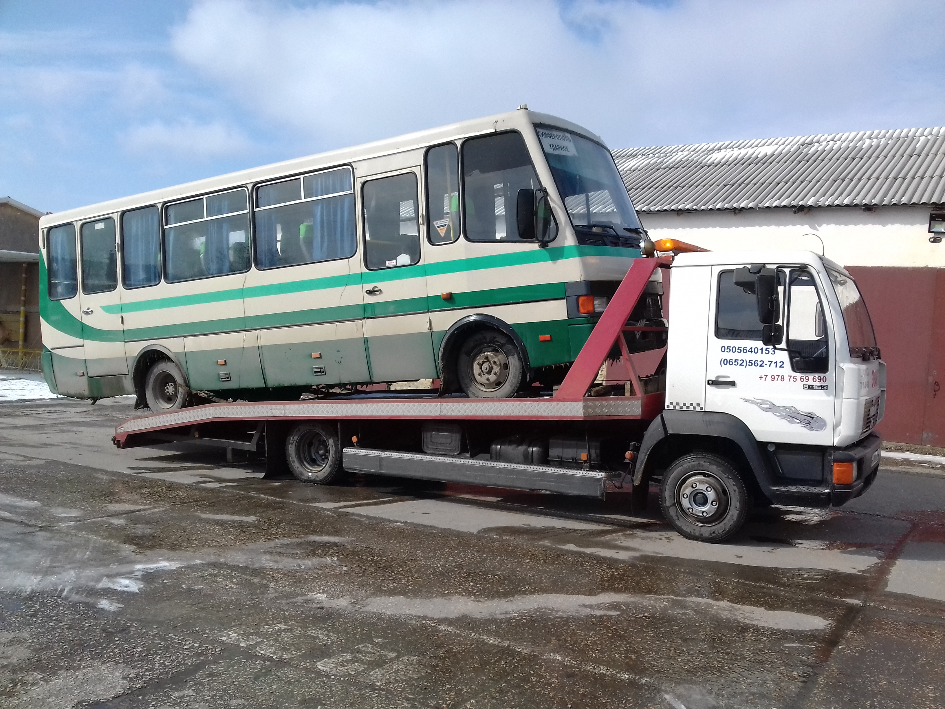 Грузовой эвакуатор в Симферополе для перевозки грузовых автомобилей и  спецтехники | Перевозка-24