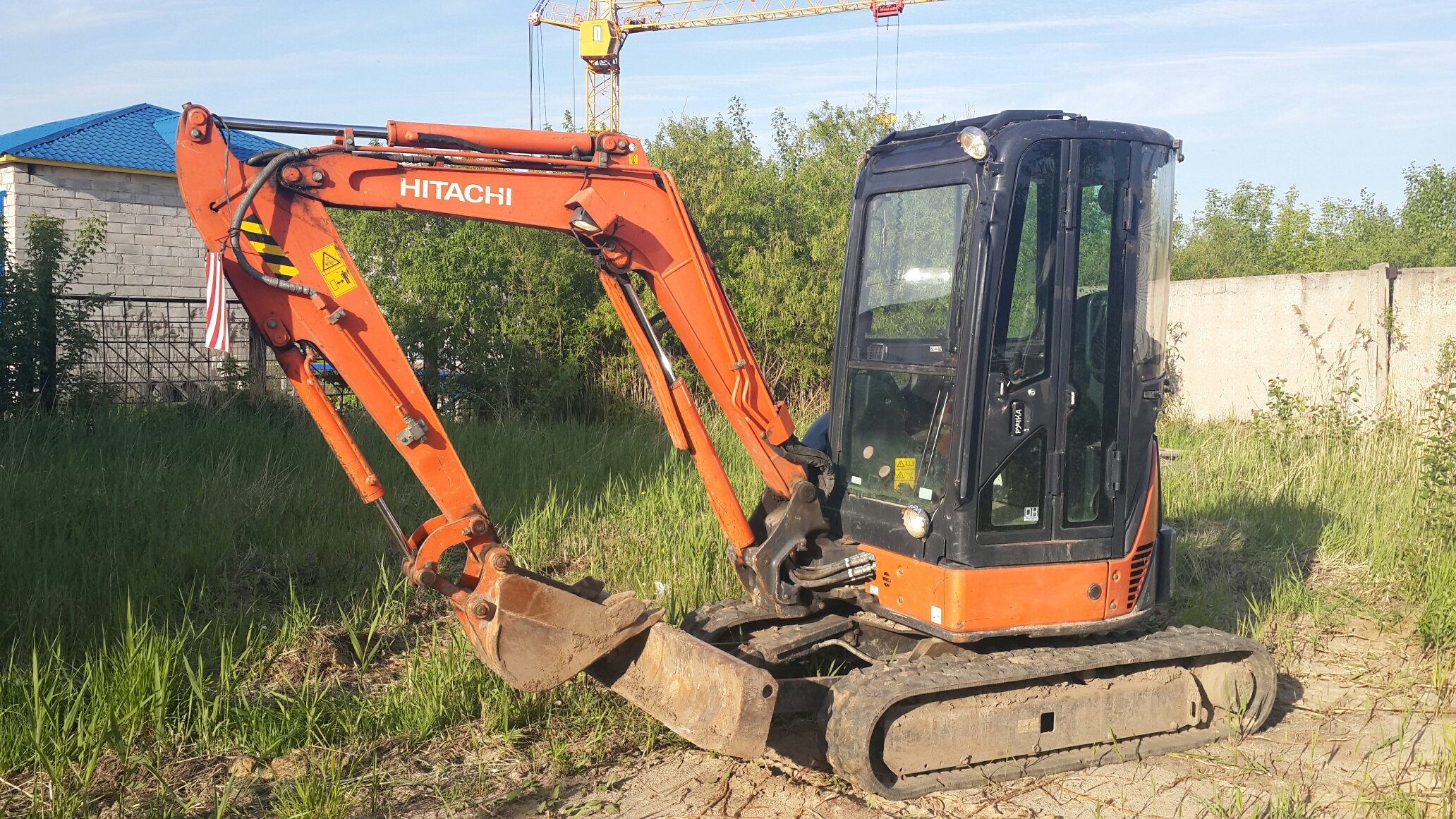 Мини-экскаватор Hitachi zx26u-5a. Мини экскаватор Hitachi. Экскаватор с ковшом 200 мм ширина.