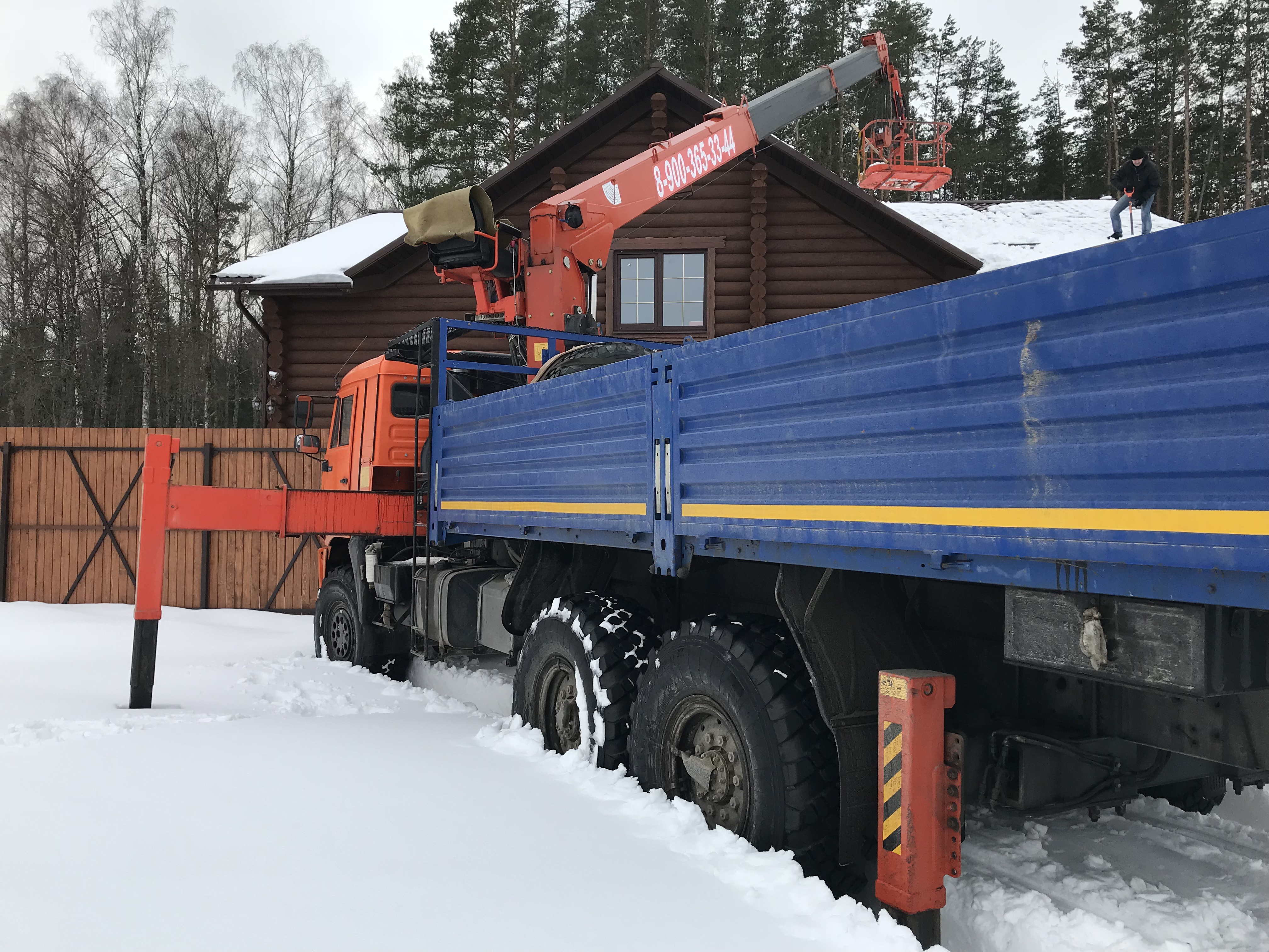 Манипулятор вездеход. КАМАЗ 43118 манипулятор автовышка. Кран манипулятор вездеход. Манипулятор вездеход 8х8.