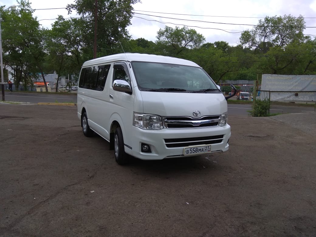 Микроавтобус купить краснодарский. Автобус Toyota Hiace 11. VIP микроавтобус 11 мест. Toyota Hiace аренда с водителем Краснодар. Куплю микроавтобус с холодильником Хабаровский край.