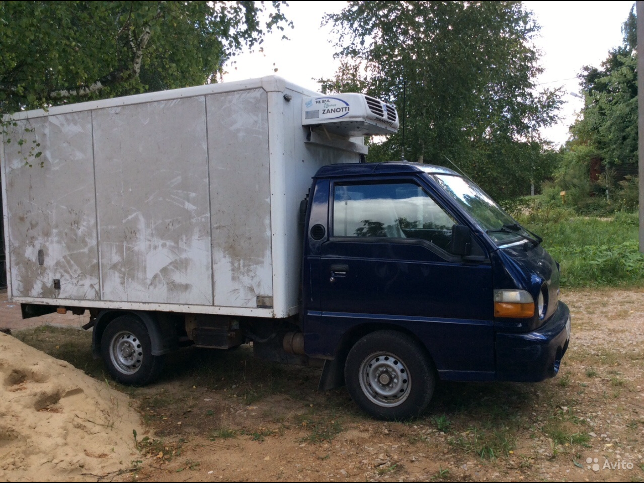 Грузовик до 1 тонны. Hyundai Porter 1. Хендай Портер самосвал. Перевозка малогабаритных грузов. Выгодно для перевозки малогабаритных грузов.