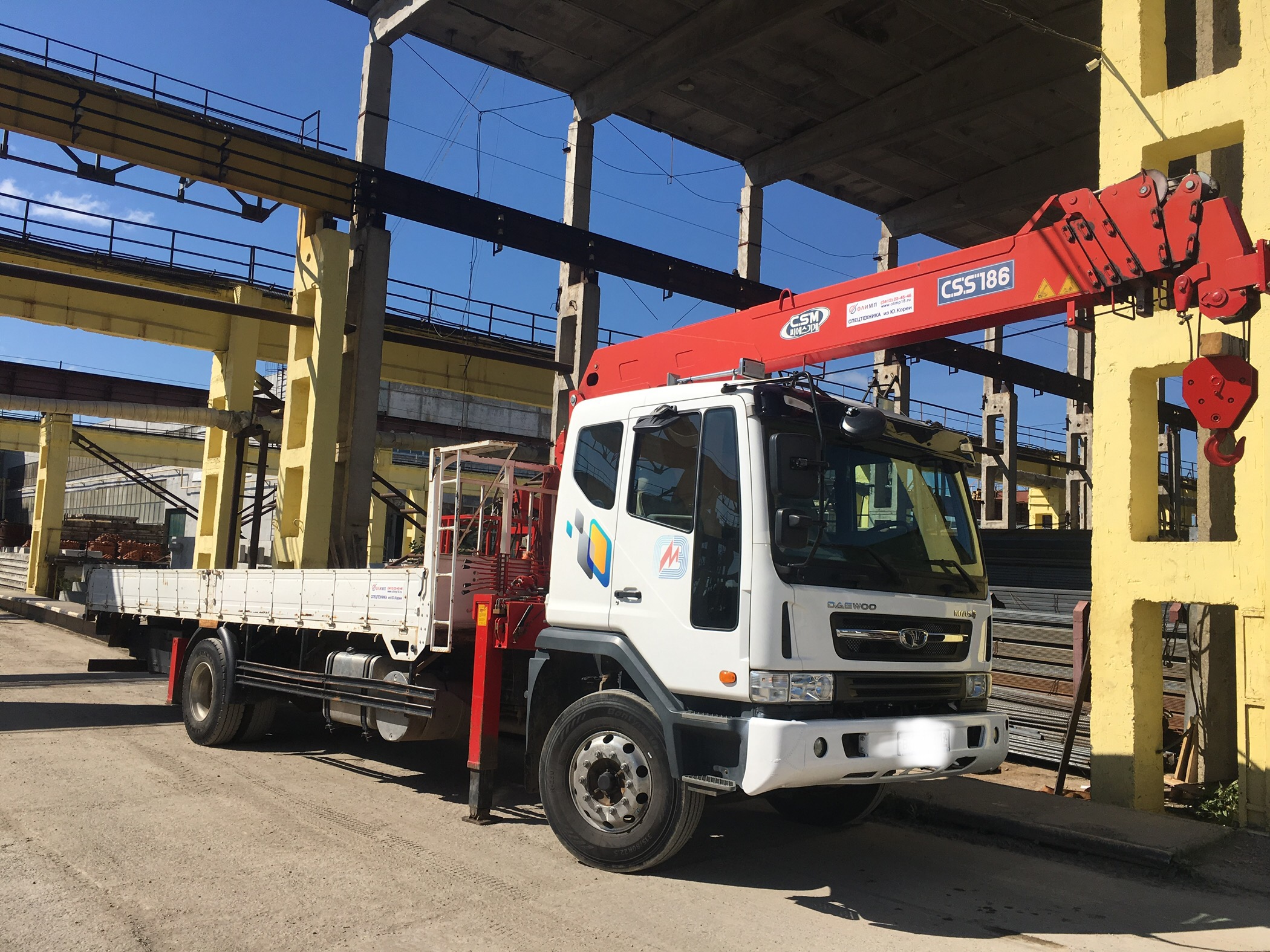 телескопический манипулятор. 10 тонный кран. кму xcmg 5 тонн. кму xcmg sq5sk3q. мини телескопический манипулятор.