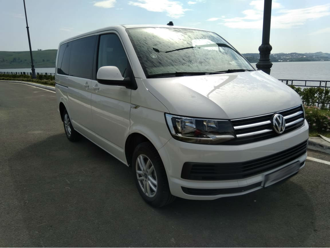 Аренда volkswagen. VW Caravelle 2007. Микроавтобус Фольксваген 8 мест. Фольксваген минивэн 2005. Тонированный Фольксваген минивэн.