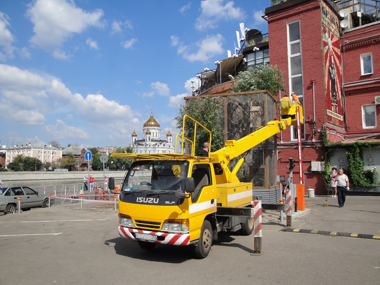 Услуги автовышки. Автовышка 60м. Малогабаритная автовышка 16 метров. Автовышка с лебедкой. Парк автовышек.