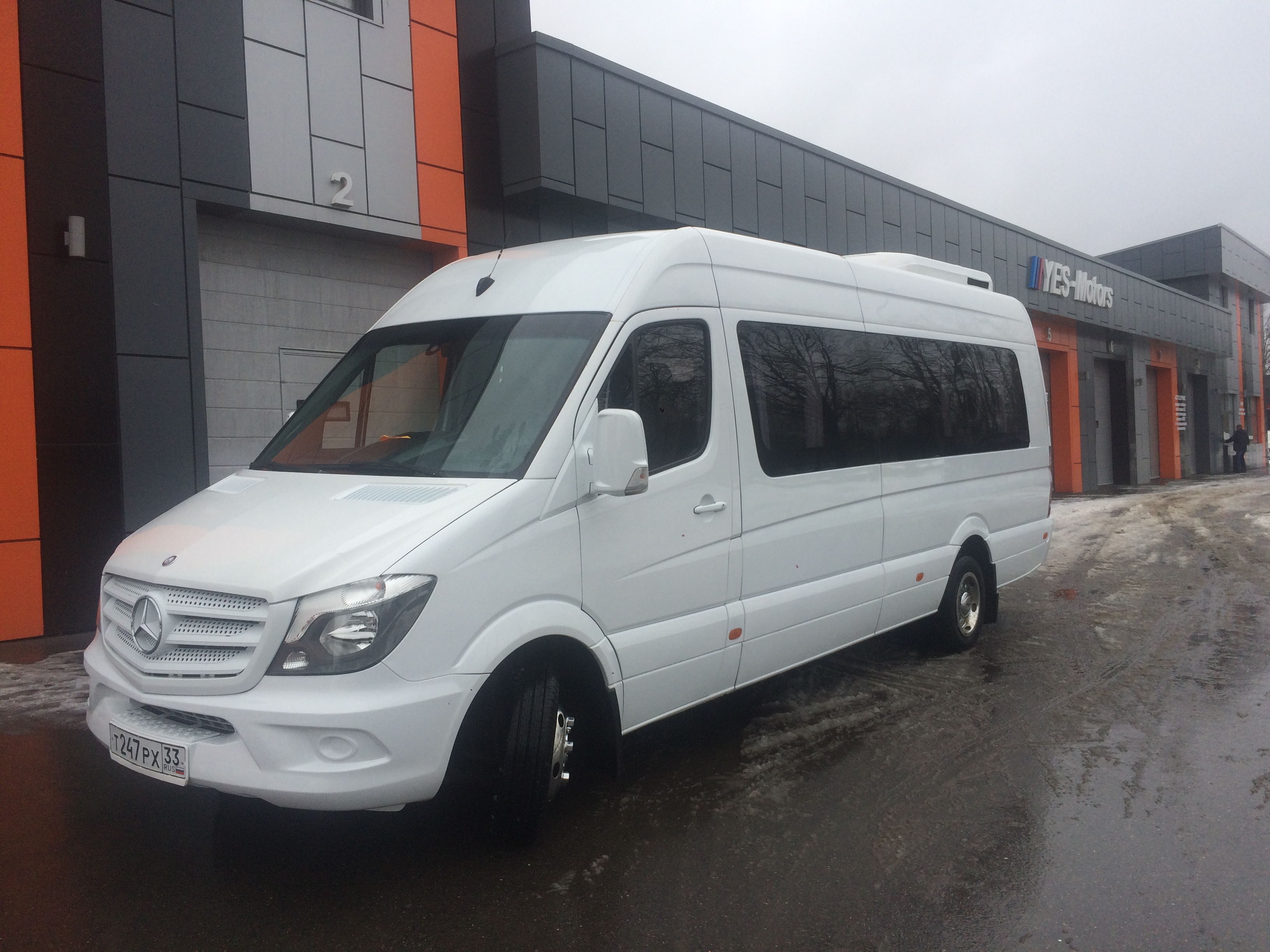Микроавтобус в московскую область. Мерседес бенц спринтер маршрутка. Форд транзит фбд газ а65р35. Микроавтобус мерседес спринтер вип. Микроавтобус подмосковье.