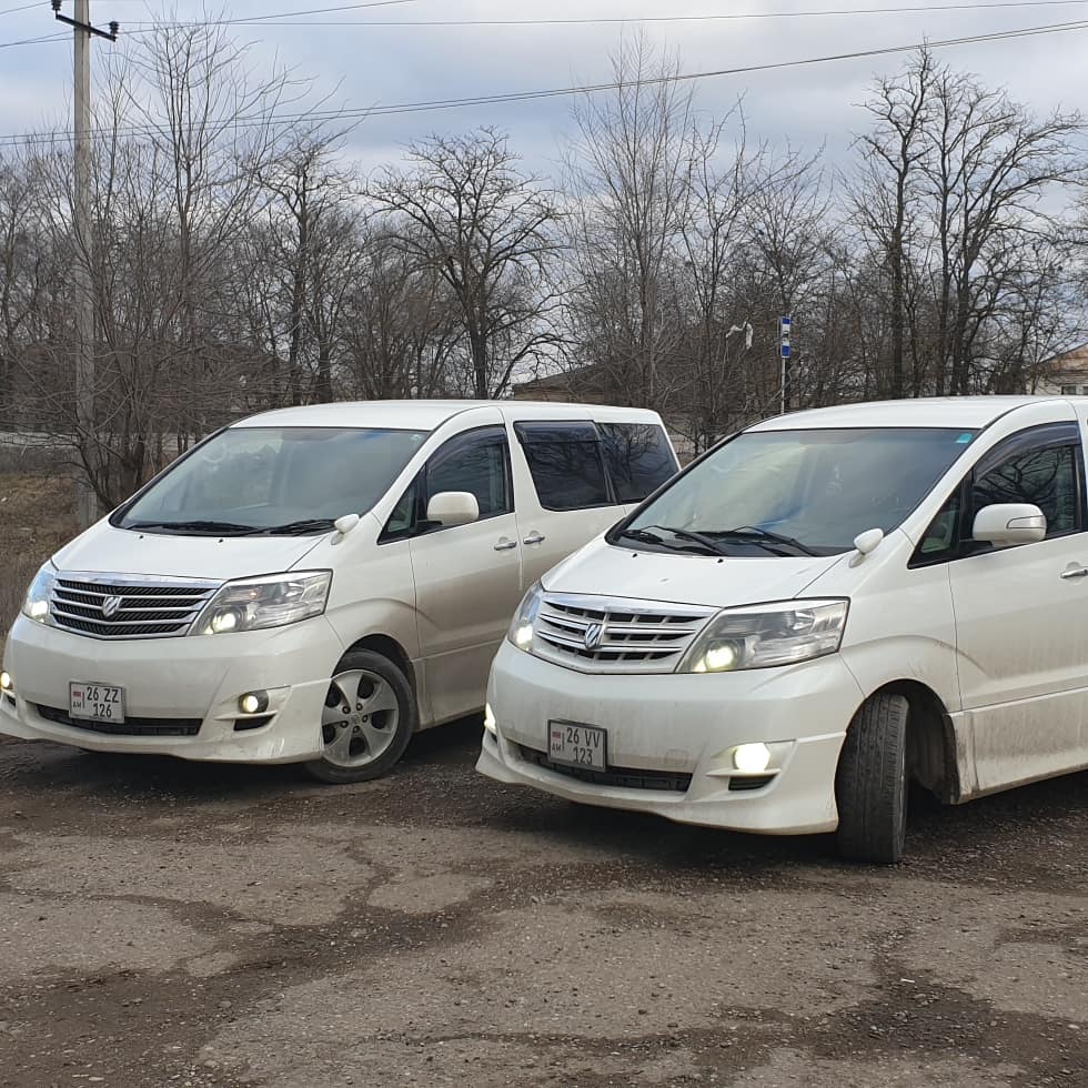 Минивэны кемерово. Тойота Хайс синий. Автодром Тойота Хайс. Краснодар Буденновск минивэн.