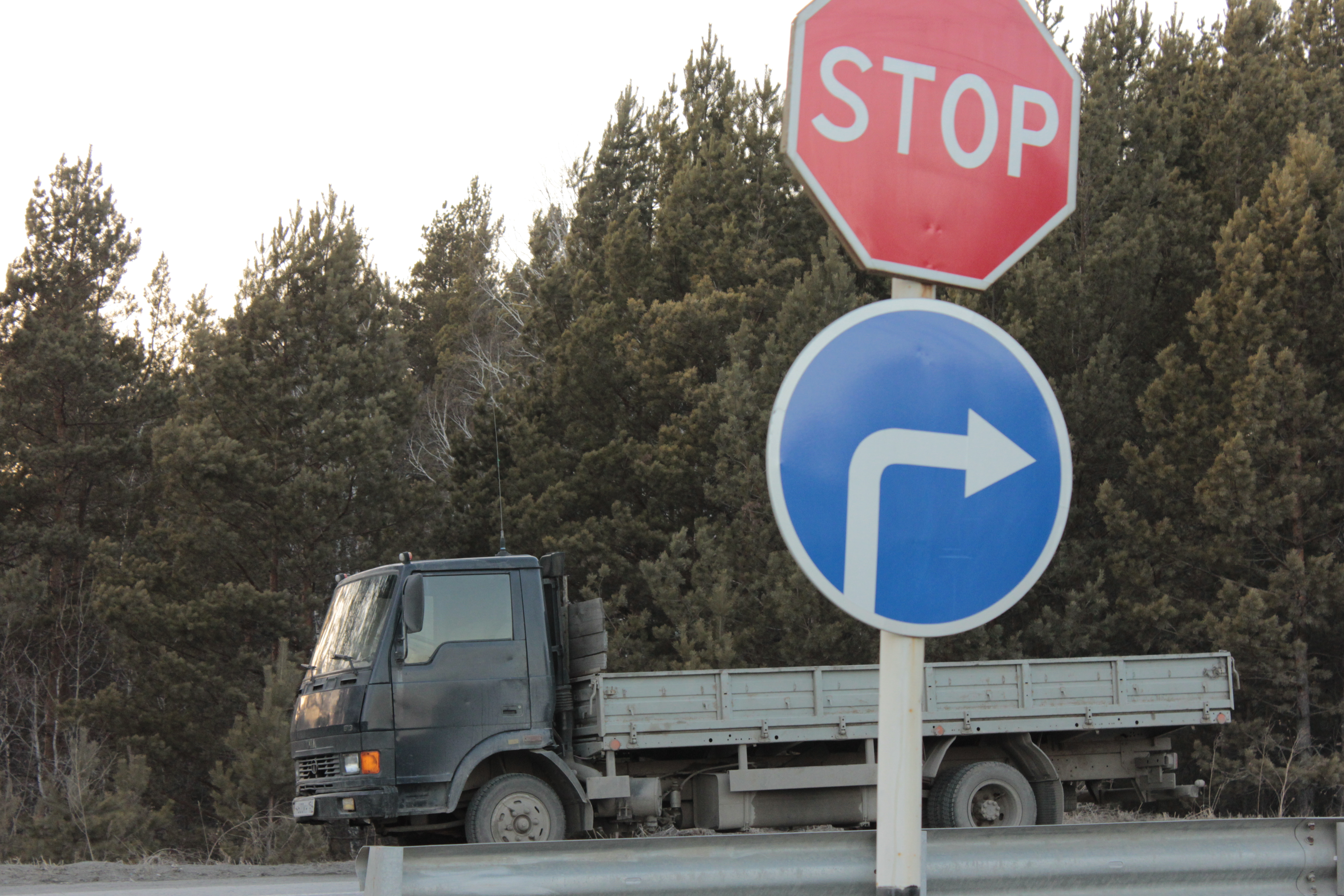 ящик для подъема груза. груз без фона. рыболовные грузила вес и маркировка. грузило капля для рыбалки. шлем водолазный увс-50м трехболтовка увс 50м.
