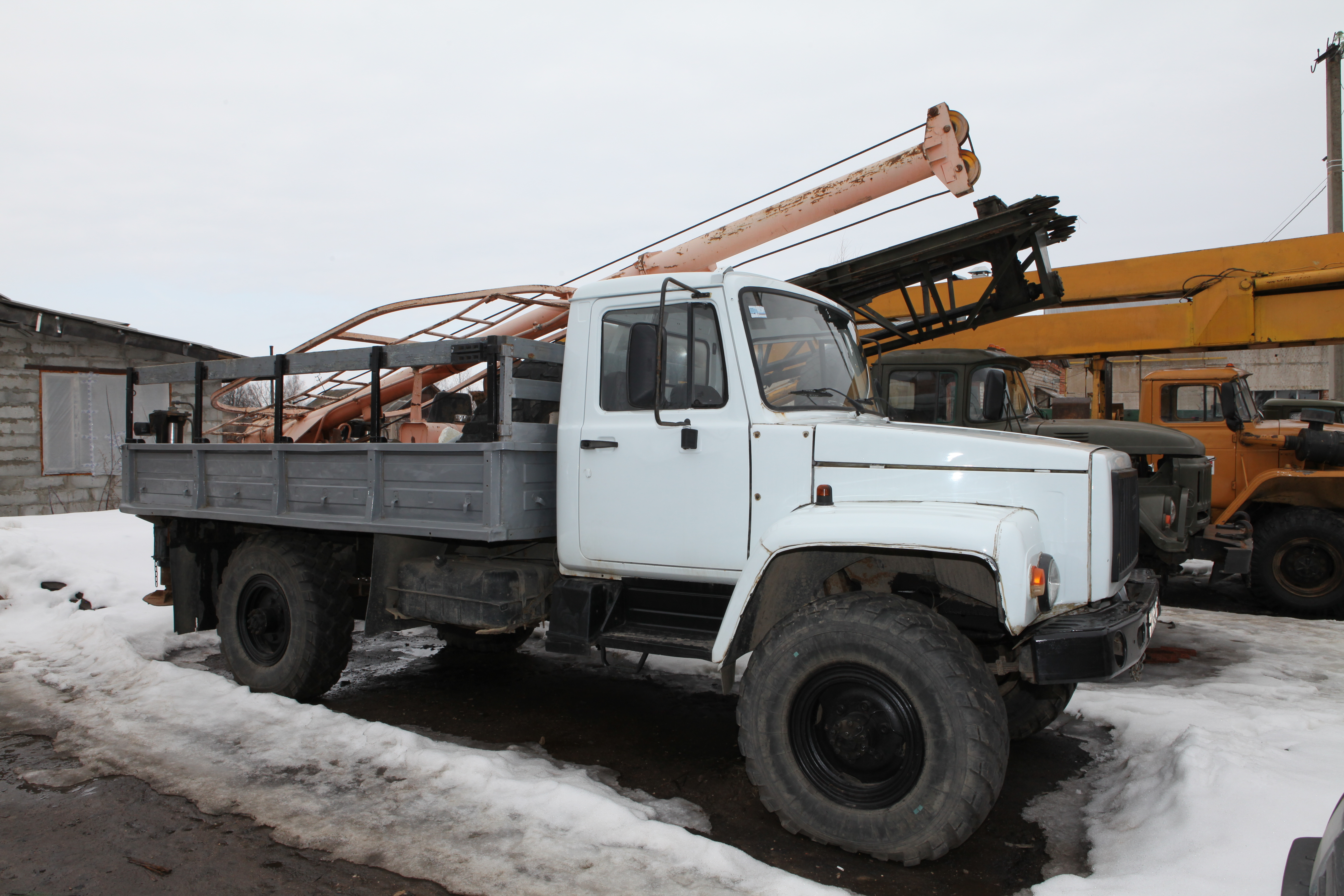 Ямобур БКМ 317 аренда. Услуги бурения. Республика Коми, городской округ  Ухта, посёлок городского типа Водный, улица Торопова телефон:  +7-912-162-50-86 (Александр)