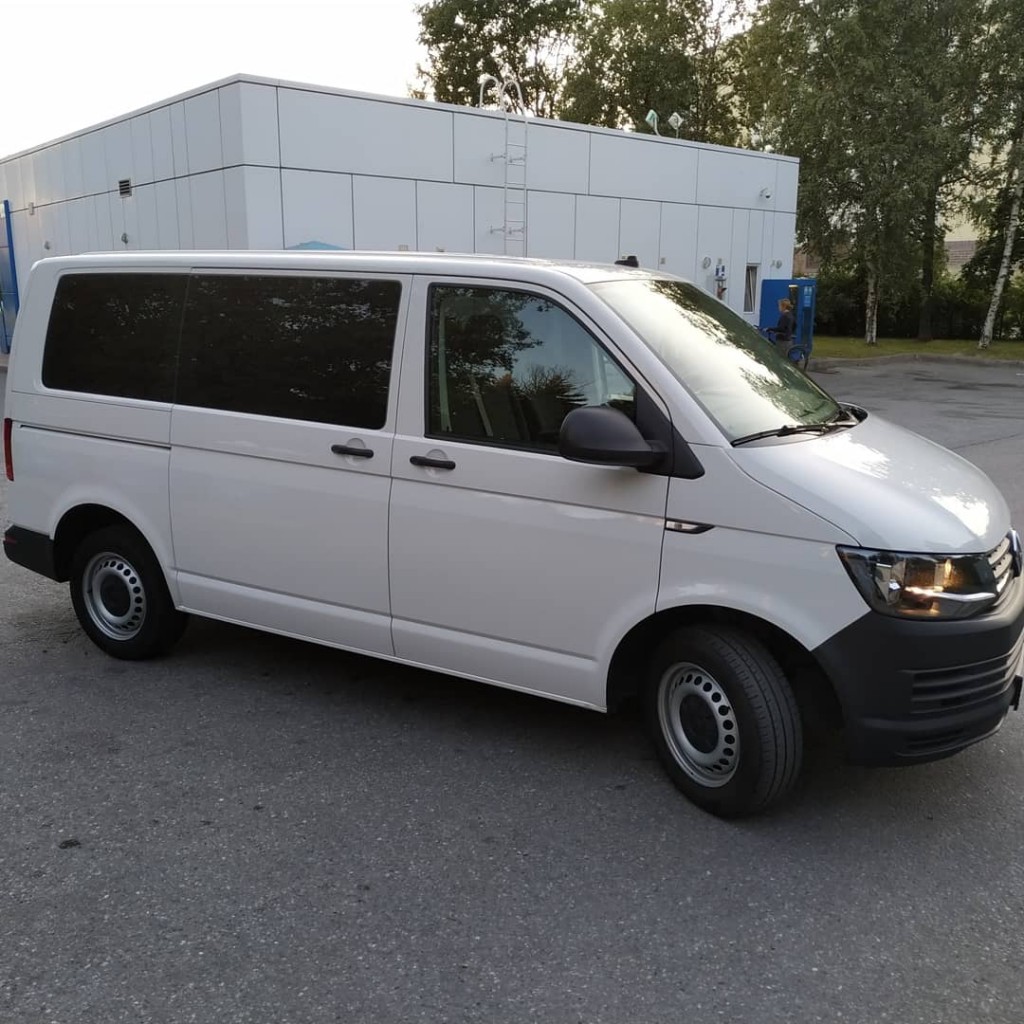 Аренда минивэна в санкт петербурге. Volkswagen Caravelle 8 мест.