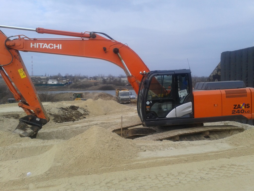 Работа экскаватора eksbaza. Хитачи 240. Hitachi 240. Хитачи 240 емкость бака. Номера экскаваторов в Октябрьском.