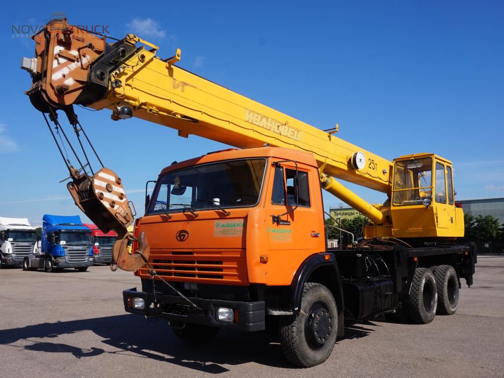 Услуги автокрана. Автомобильный кран Ивановец 25т. Автомобильный кран КАМАЗ 25т. КАМАЗ кран Ивановец 25т. Автокран Ивановец 25 тонн.