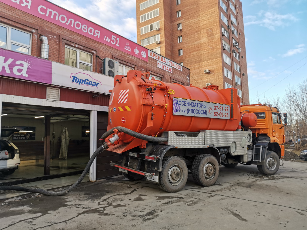 Услуги илососа. Водитель илососа. Водитель ассенизатора. Ассенизаторская машина Кинешма.