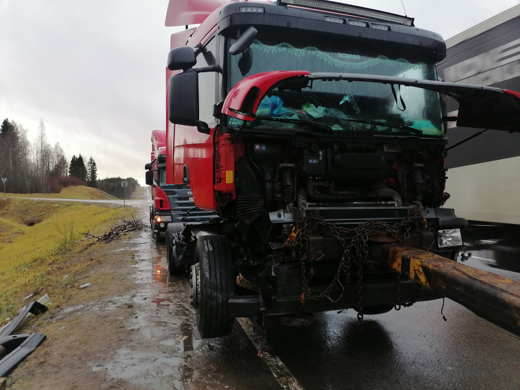 Грузовой эвакуатор в Архангельске для перевозки грузовых автомобилей и  спецтехники | Перевозка-24