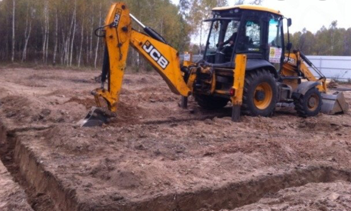 Планировка погрузчиком. Экскаватор погрузчик JCB копка. Экскаватор JCB копка. JCB 3cx траншея. Трактор JCB 3cx с землей.