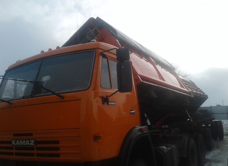 тралл грузовой камаз. камаз 4510 трал. перевезти камаз. грузовые машины. камаз 5410 самосвал.
