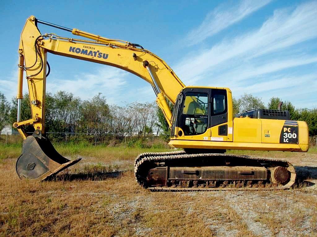 Экскаваторы komatsu. Экскаватор Коматсу pc300. Гусеничный экскаватор Komatsu pc300. Комацу 300 экскаватор. Komatsu pc300-8.