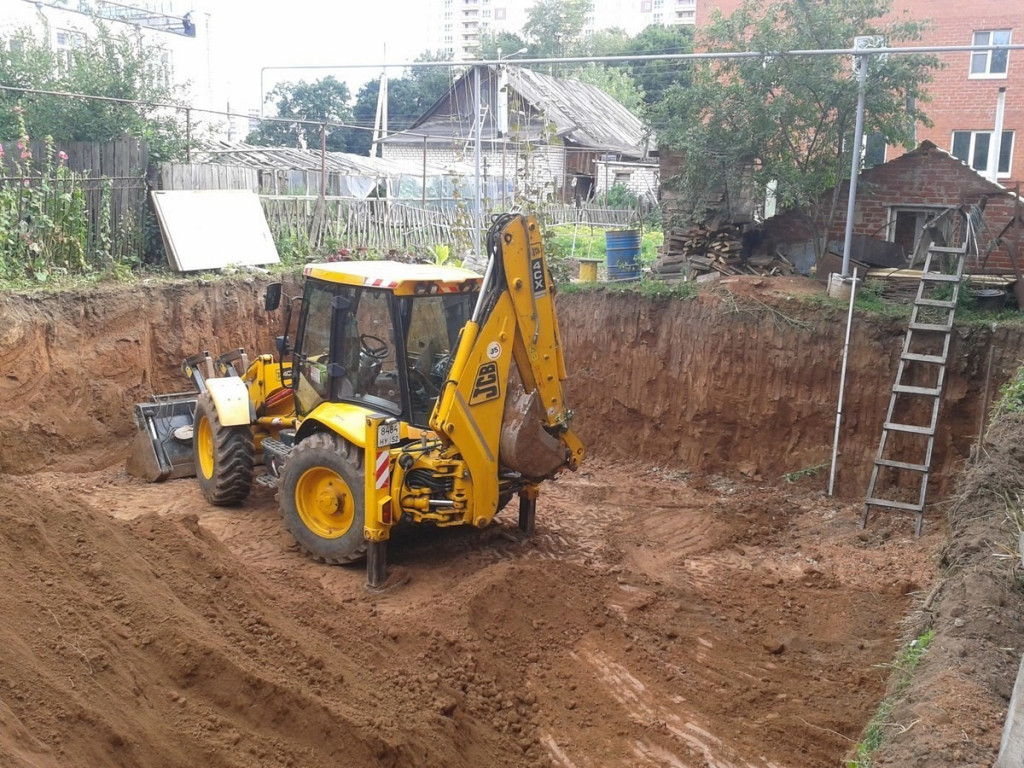 JCB 4cx с гидромолотом. Экскаватор JCB копка. JCB 3cx траншея. JCB 4cx яма.