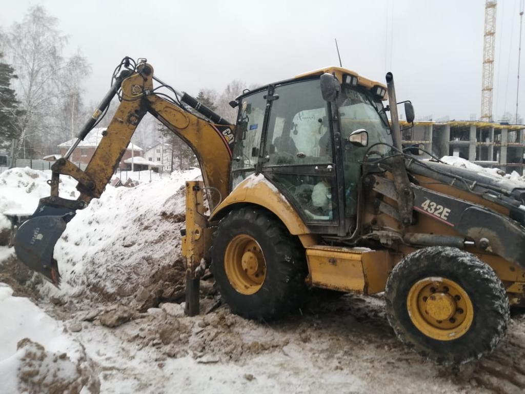 Погрузчик новосибирск. John Deere 325k. Экскаватор-погрузчик John Deere 325к. Экскаватор-погрузчик Volvo bl61b. John Deere 325k спецификации.