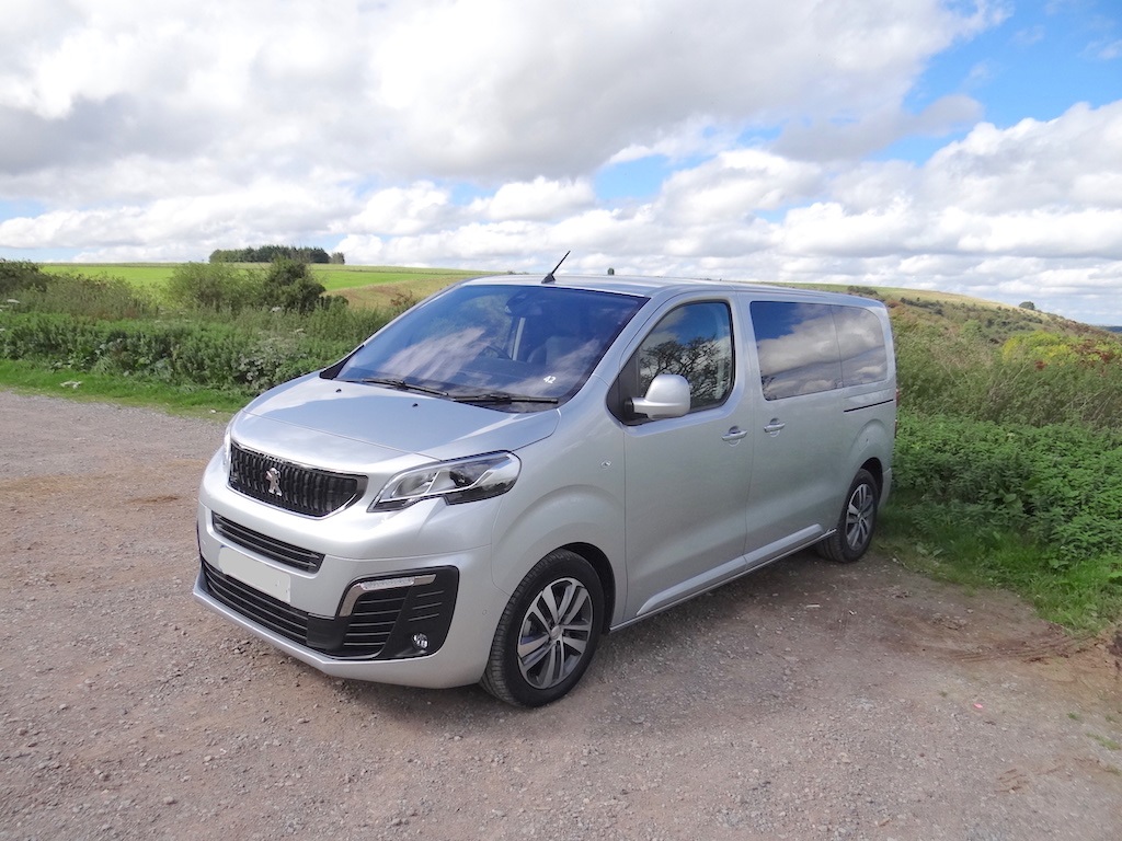 Traveller 3. Peugeot traveller 2014. Peugeot traveller 2014 грузовой. Minivan заказной. Toyota Proace фото
