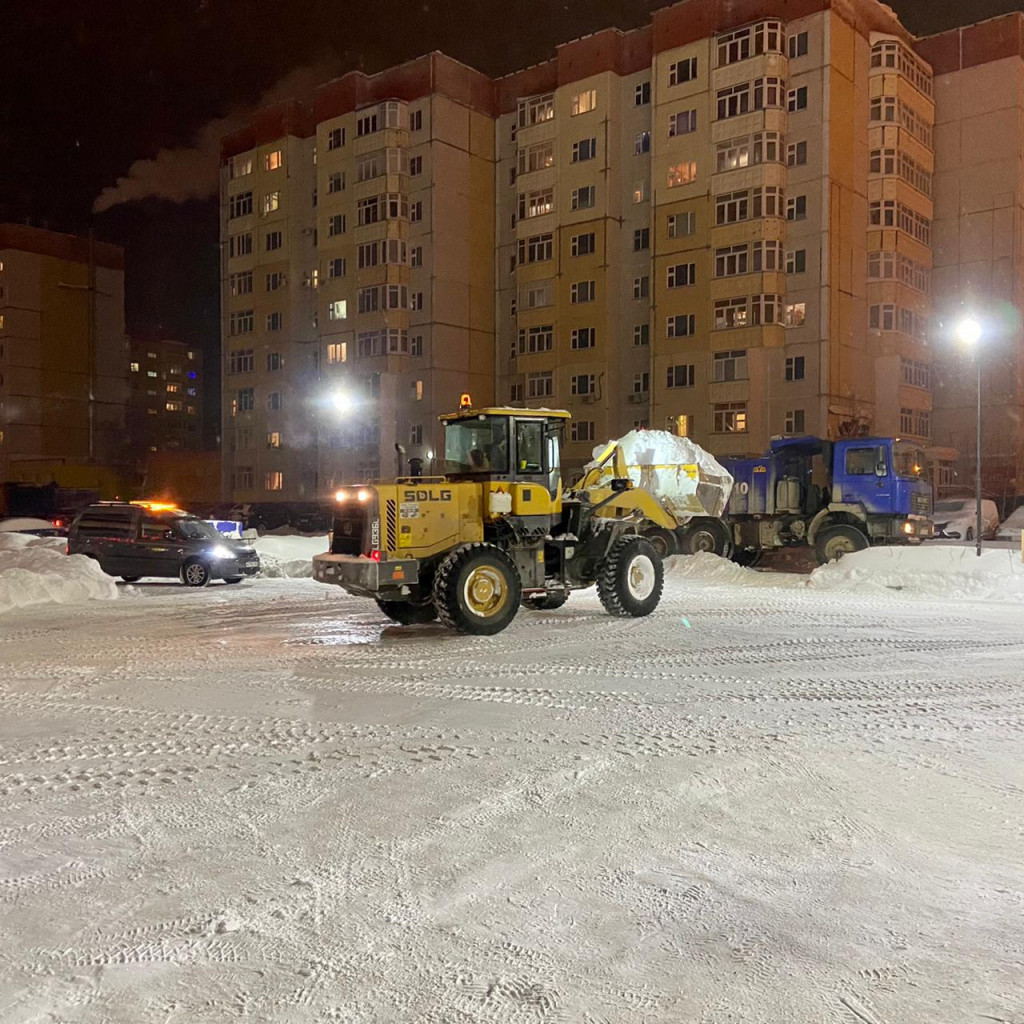 Уборка снега — Сургут | Цены на услуги по очистке территории трактором и  вывоз снега с погрузкой за куб 1 м3