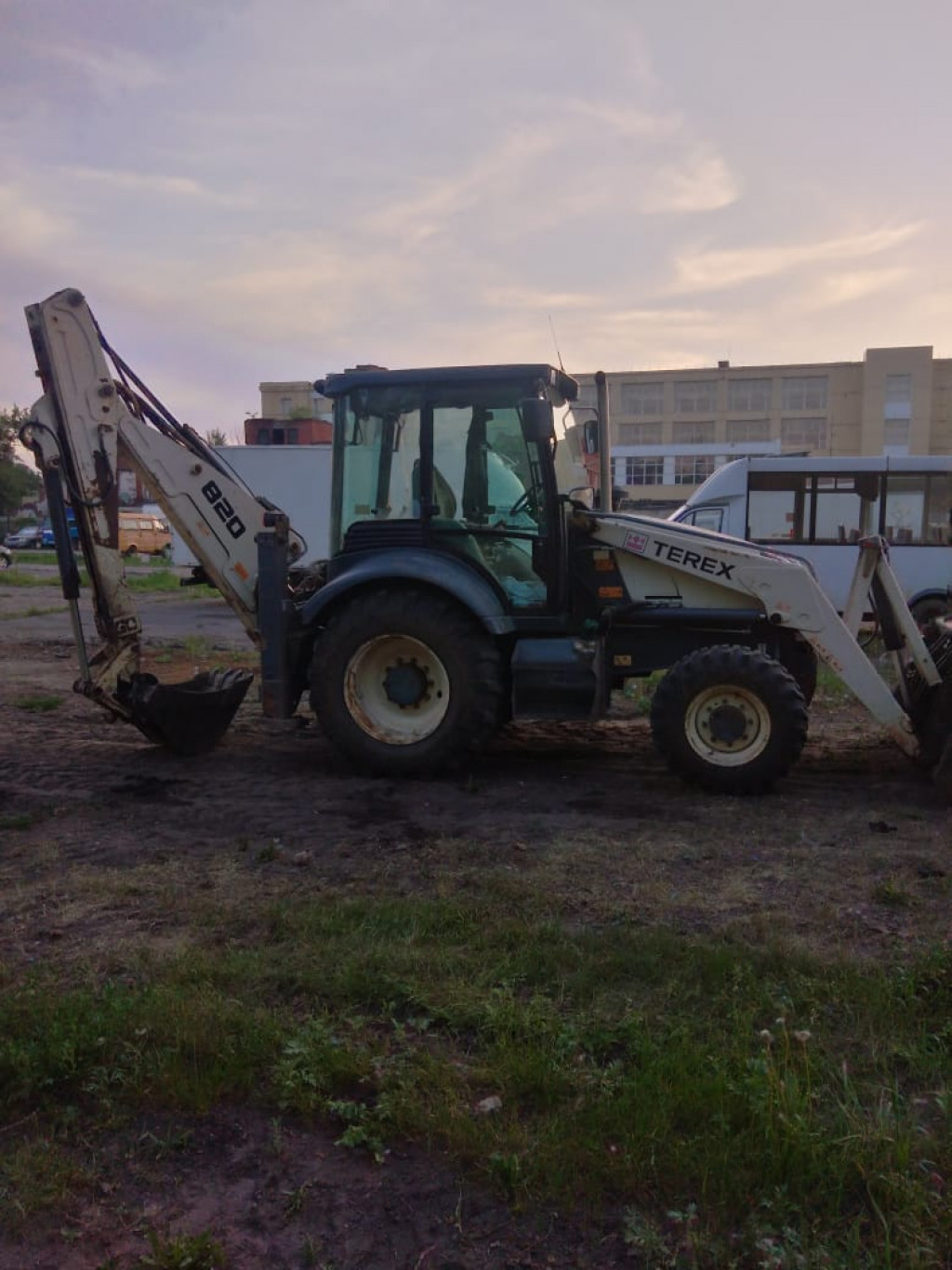 Работа фронтальный погрузчик омск. Экскаватор-погрузчик Terex 970 Elite. Terex 860 Elite. Экскаватор погрузчик Terex равноколесный. Hidromek НМК 102в, 2012.