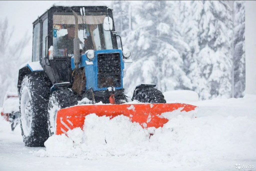 Мтз новгородская область. Белорусский трактор который убирает снег.