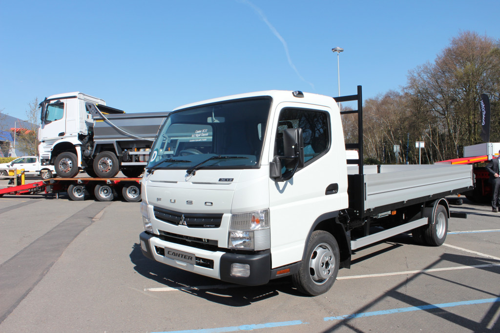 Аренда бортового грузовика. Mitsubishi Fuso Canter бортовой.