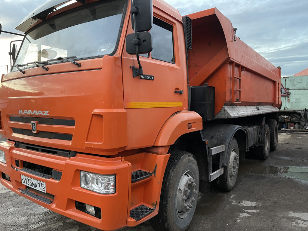 фото самосвала iveco. самосвалы на стоянке автозавода сверху. Iveco trakker 8x8 самосвал. самосвалы спб. ман самосвал зима.