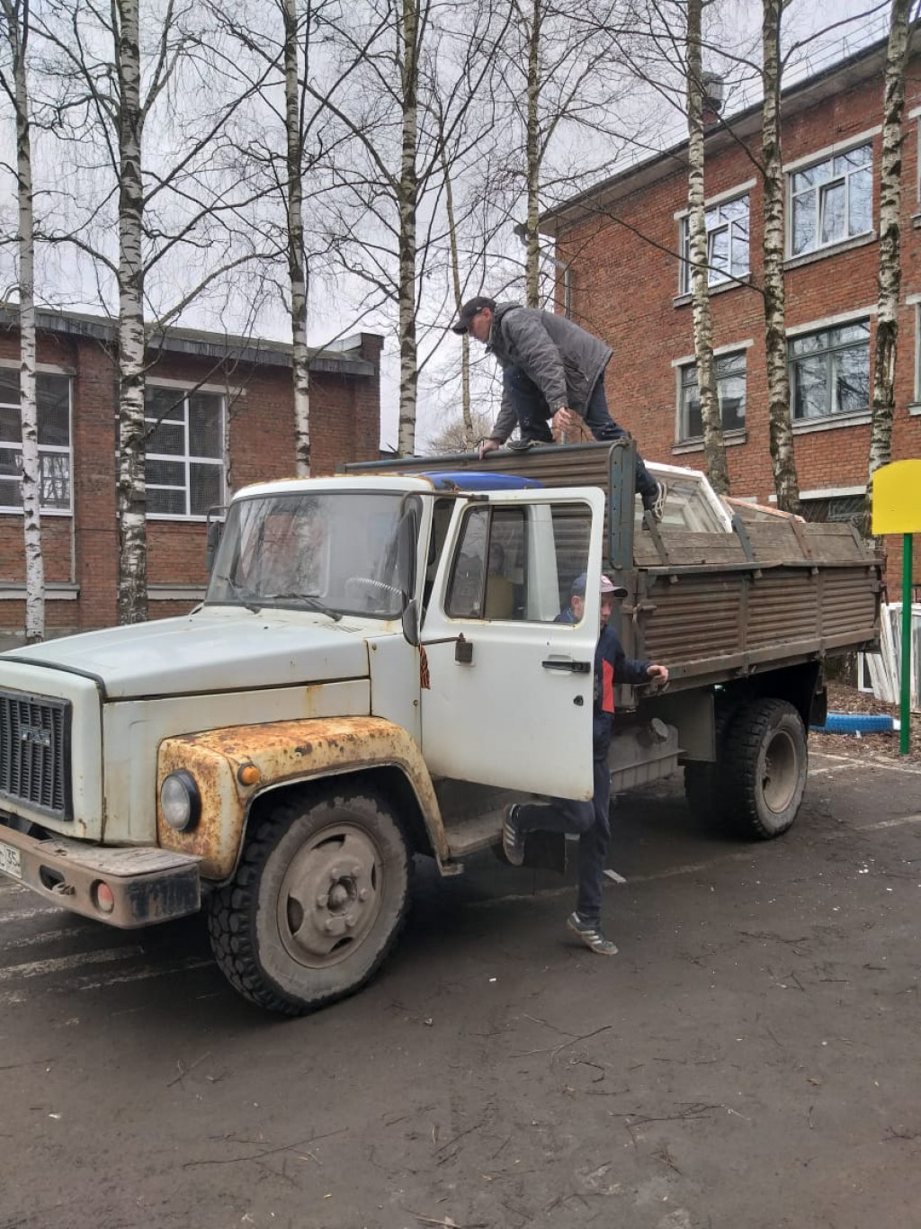 Вывоз мусора в Вологде недорого — цены на услуги погрузки и вывоза |  Перевозка-24