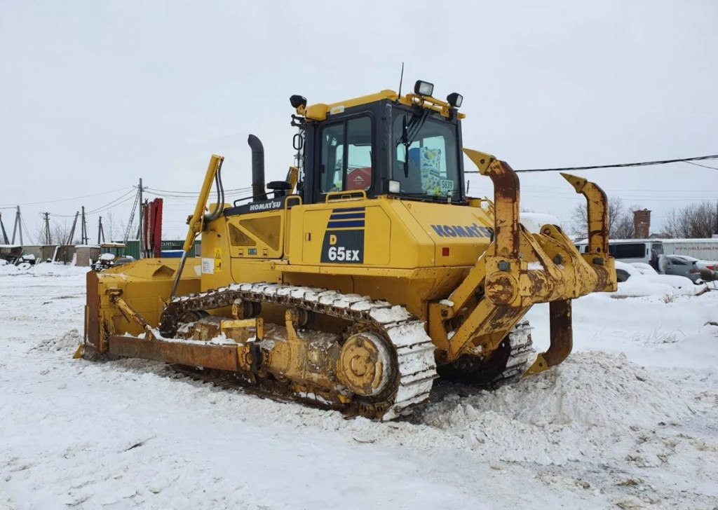 Машинист бульдозера пермь. Бульдозер Komatsu d65. Услуги бульдозера. Аренда бульдозера. Отвал Сигма фото.