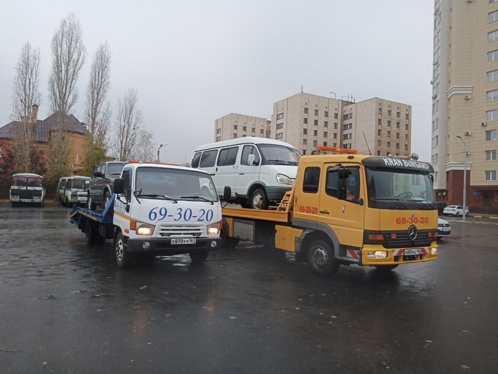 Эвакуатор Оренбург. Погрузчик Fukai- 20 на эвакуаторе.