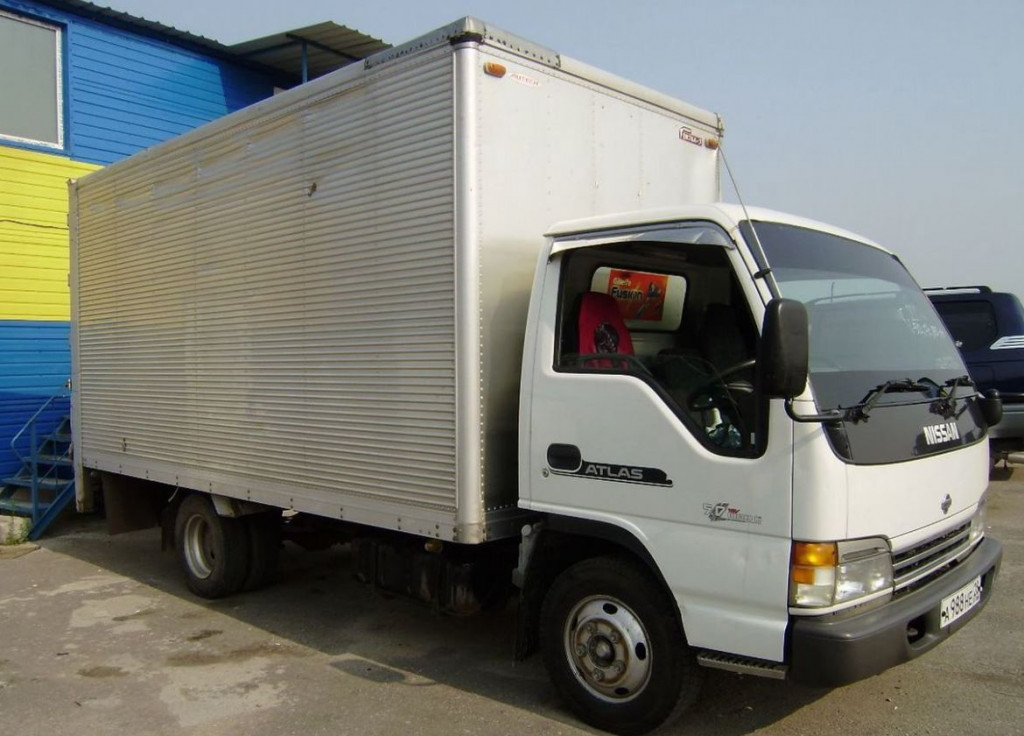 Mitsubishi canter фургон 1996. 5 тонн. Фиат дукато изотермический фургон. Грузовик хино 300. Isuzu van 1999.