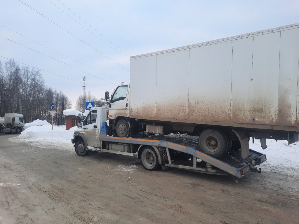 Грузовой эвакуатор в Ижевске для перевозки грузовых автомобилей и  спецтехники | Перевозка-24