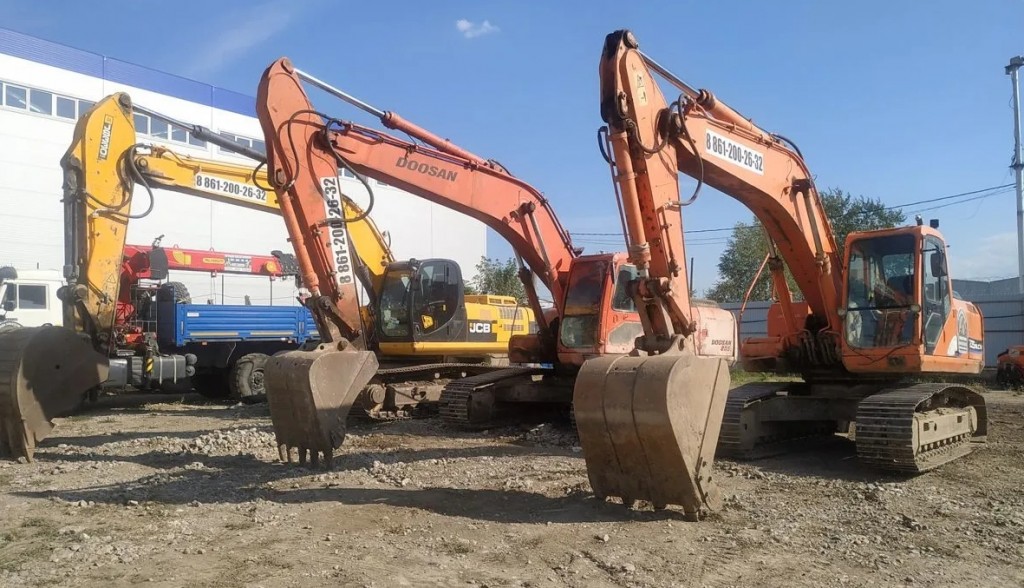 Оператор экскаватора. Экскаватор с ковшом 1 м3. Экскаватор cat 324 dl. Машинист экскаватора краснодар. Дусан 330.